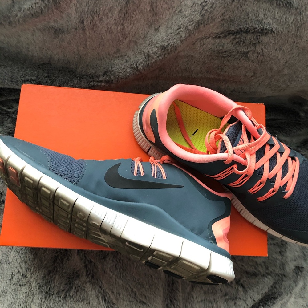 Nike free runs